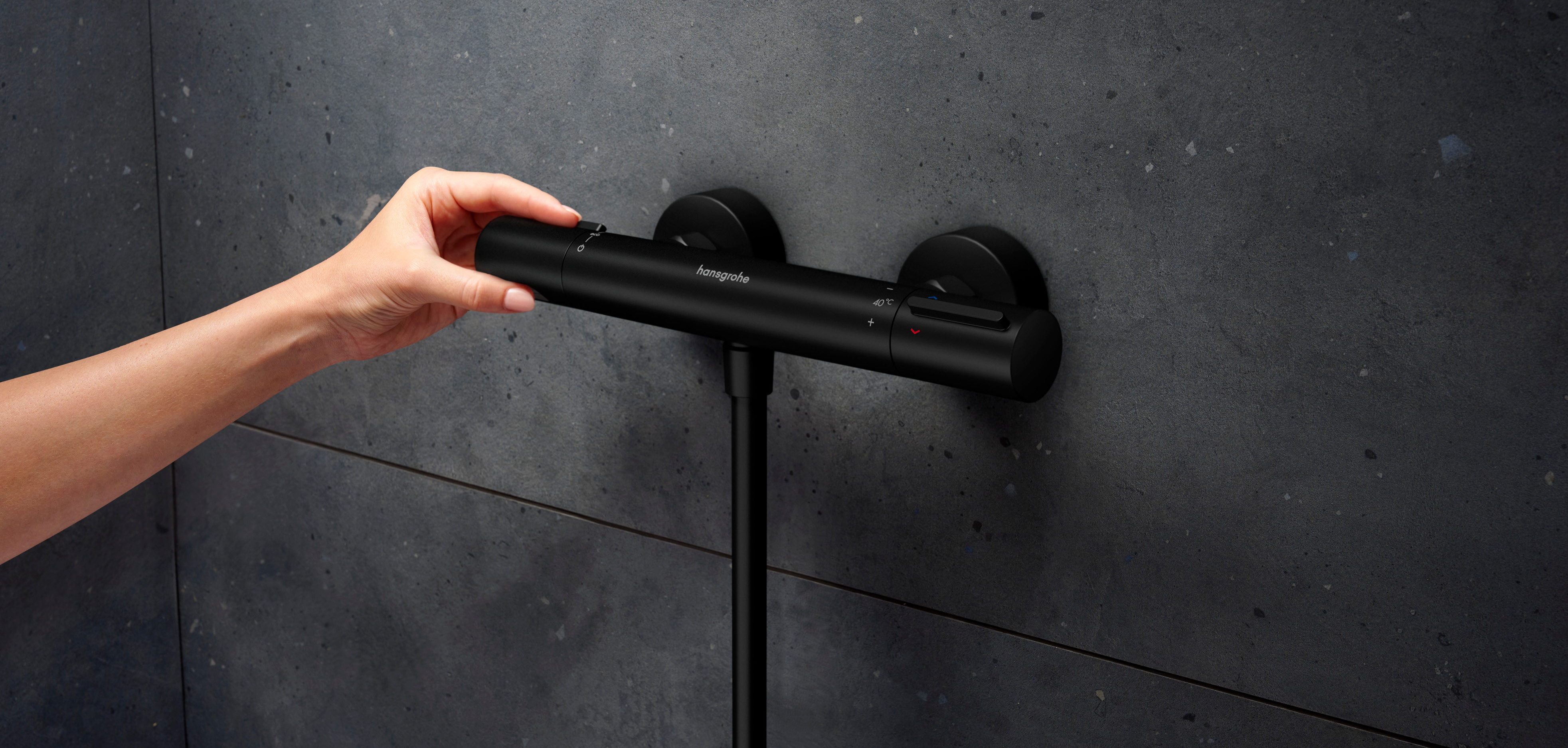 Ny generation af bruse- og kartermostater fra hansgrohe i krom eller mat sort