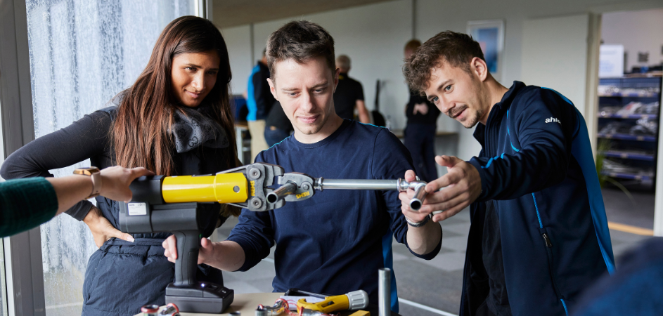 Elever får værktøjet i hænderne