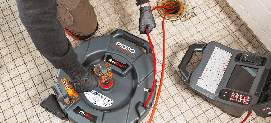 Fjern effektivt blokeringer i rør og afløb med en mekanisk afløbsrenser