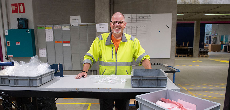 John kører 160 kilometer for at passe sit fleksjob