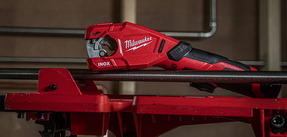 Verdens første batteridrevne rørskærer til rustfrit stål