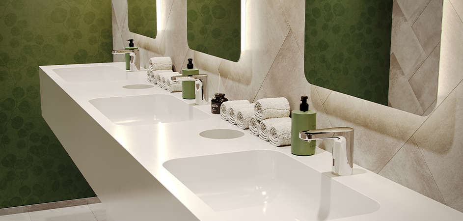 Vernis Blend Elektronisk armatur minimerer vandforbruget og øger hygiejnen på offentlige og private toiletter