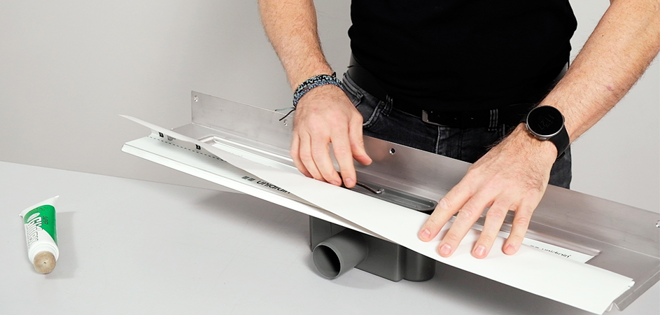 Ny folie beskytter afløbet og guider håndværkeren gennem VVS-installationen